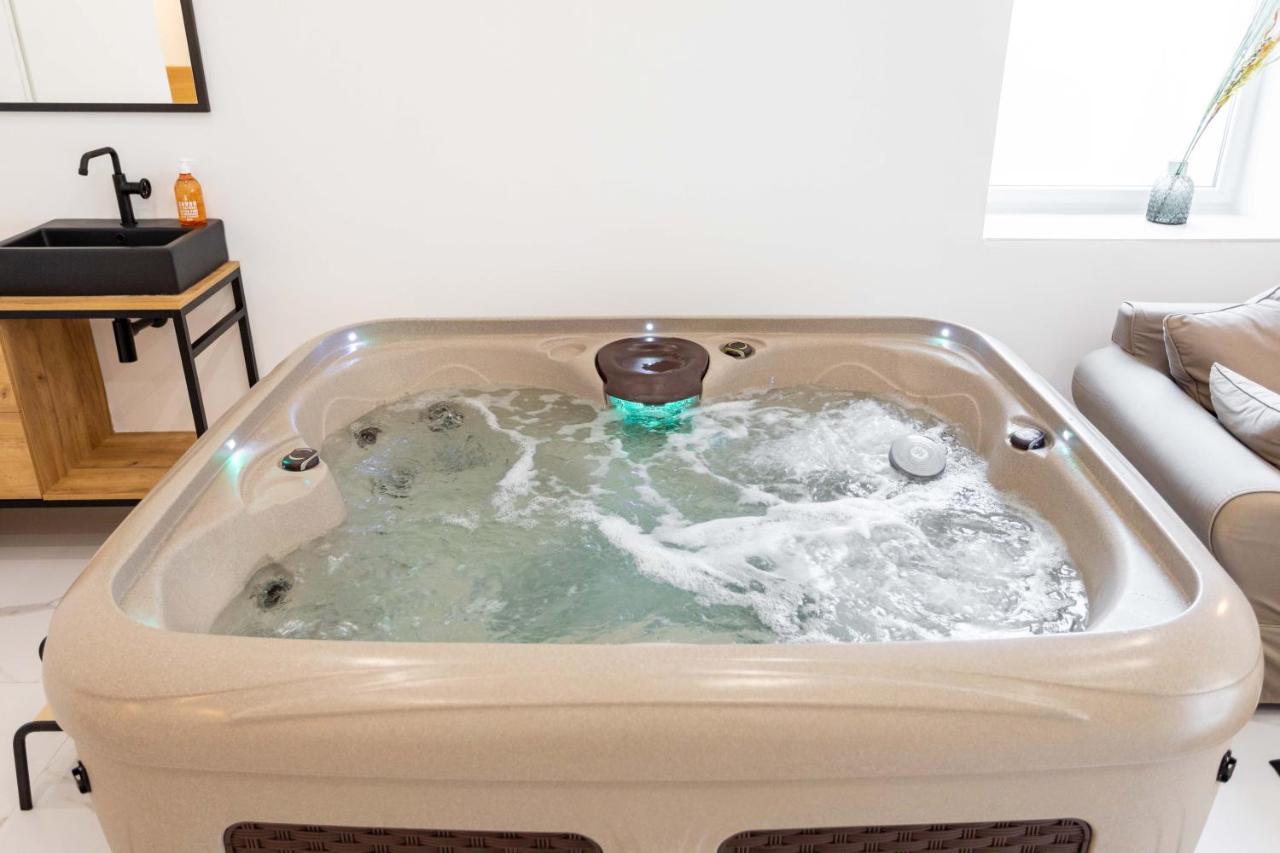 Love Room Jacuzzi Sauna Privatif Marseille Ngoại thất bức ảnh
